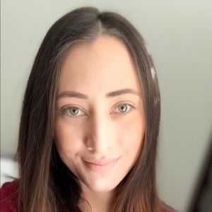 Meet your Posher, Ivania